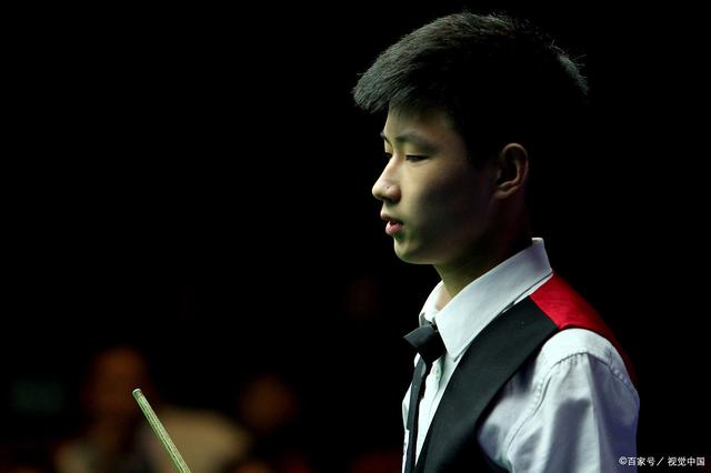 足球曝英超豪门盯上天才中卫，报价或破纪录